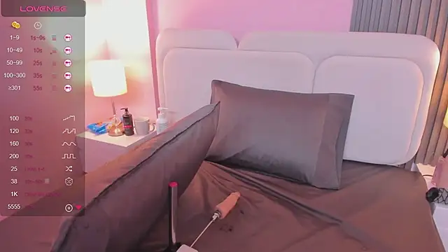 Snapshot of linda_sofi__ chatting on 02/15/25, 01:53 linda sofi online show from 02/15/25, 01:53