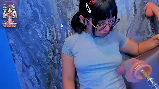 Snapshot of linda_sofi__ chatting on 11/21/25, 09:24 linda sofi online show from 11/21/25, 09:24