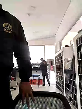 Snapshot of oscarshow24 chatting on 03/01/25, 06:43 oscarshow24 online show from 03/01/25, 06:43