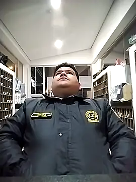 Snapshot of oscarshow24 chatting on 11/13/25, 06:45 oscarshow24 online show from 11/13/25, 06:45