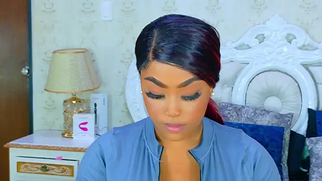 Snapshot of TianahGlow chatting on 10/31/25, 09:05 TianahGlow online show from 10/31/25, 09:05