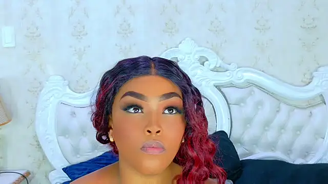 Snapshot of TianahGlow chatting on 11/06/25, 02:12 TianahGlow online show from 11/06/25, 02:12