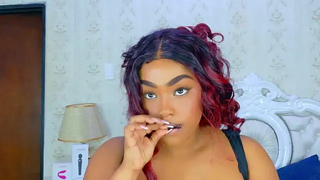 Snapshot of TianahGlow chatting on 11/08/25, 08:51 TianahGlow online show from 11/08/25, 08:51