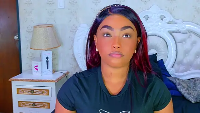 Snapshot of TianahGlow chatting on 11/10/25, 08:30 TianahGlow online show from 11/10/25, 08:30