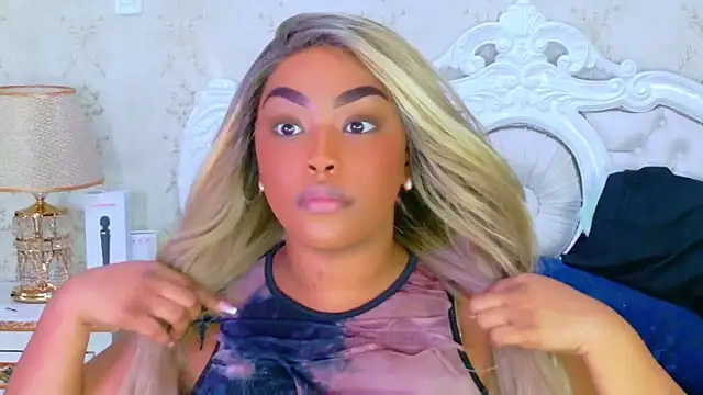 Snapshot of TianahGlow chatting on 11/13/25, 09:14 TianahGlow online show from 11/13/25, 09:14