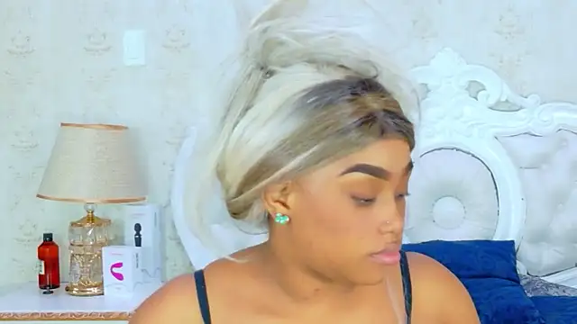 Snapshot of TianahGlow chatting on 12/04/25, 09:23 TianahGlow online show from 12/04/25, 09:23