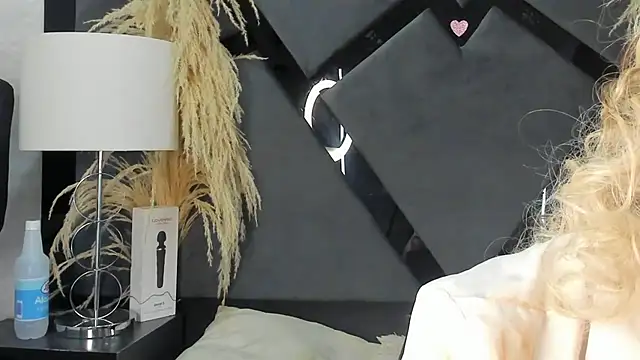 TianahGlow online show from 02/15/26, 08:02