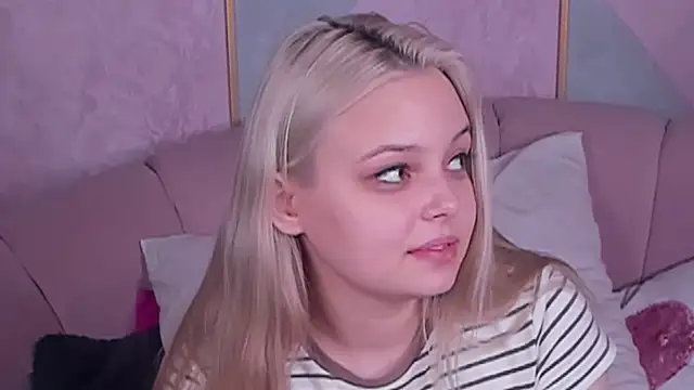 Snapshot of CLAIRE_VOGT chatting on 02/17/25, 06:48 CLAIRE VOGT online show from 02/17/25, 06:48