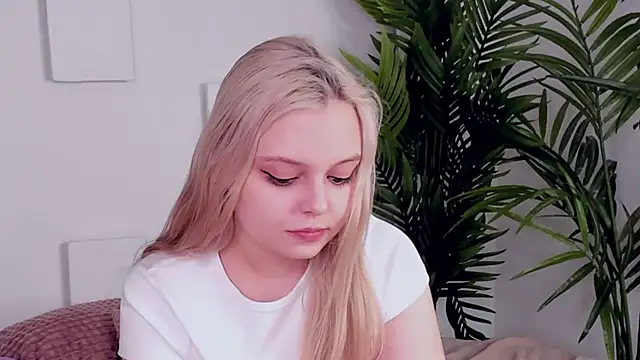 Snapshot of CLAIRE_VOGT chatting on 03/05/25, 05:08 CLAIRE VOGT online show from 03/05/25, 05:08