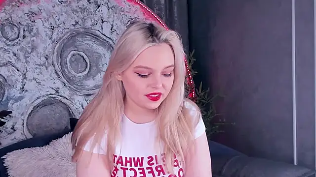 Snapshot of CLAIRE_VOGT chatting on 03/11/25, 06:00 CLAIRE VOGT online show from 03/11/25, 06:00