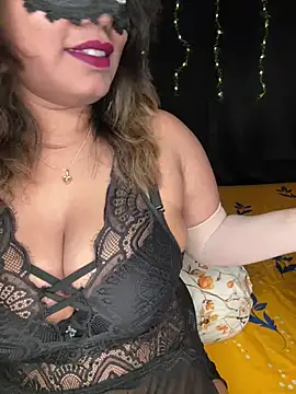 Snapshot of WifyHubby_38 chatting on 03/19/25, 07:27 WifyHubby 38 online show from 03/19/25, 07:27