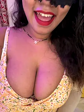 Snapshot of WifyHubby_38 chatting on 10/11/25, 02:48 WifyHubby 38 online show from 10/11/25, 02:48