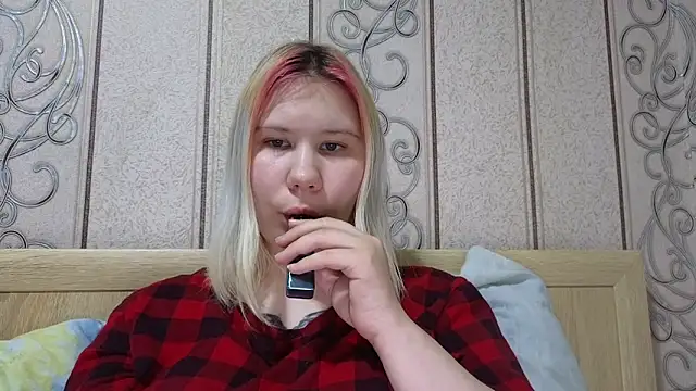 Snapshot of Little_kitsune1707 chatting on 11/25/25, 12:05 Little kitsune1707 online show from 11/25/25, 12:05