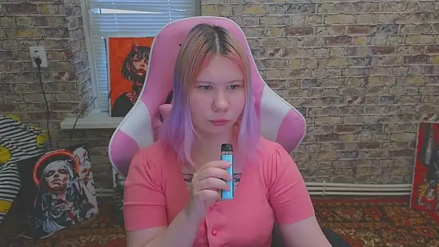 Snapshot of Little_kitsune1707 chatting on 12/20/25, 09:05 Little kitsune1707 online show from 12/20/25, 09:05