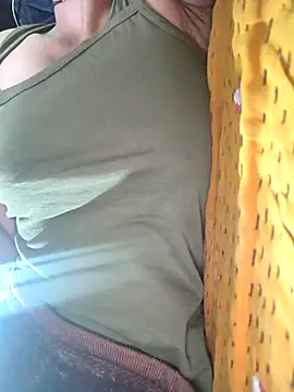 Snapshot of lovely----bhabhi chatting on 11/13/25, 04:17 lovely----bhabhi online show from 11/13/25, 04:17