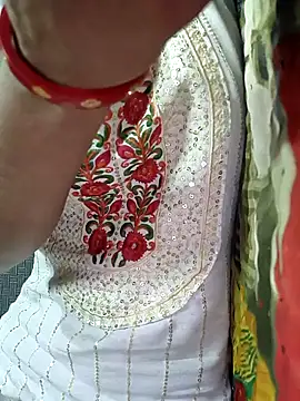 Snapshot of lovely----bhabhi chatting on 12/18/25, 04:02 lovely----bhabhi online show from 12/18/25, 04:02