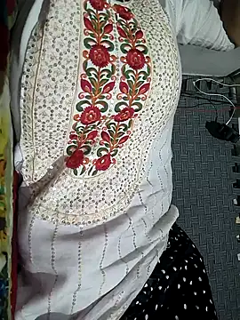 Snapshot of lovely----bhabhi chatting on 12/20/25, 01:07 lovely----bhabhi online show from 12/20/25, 01:07