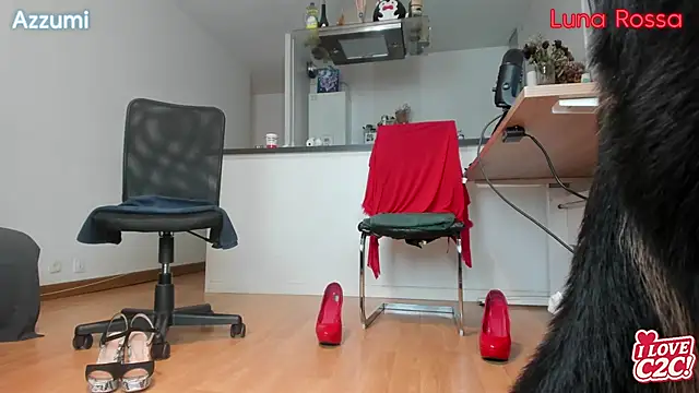 Snapshot of LunaRossaCam chatting on 05/19/26, 07:31 LunaRossaCam online show from 05/19/26, 07:31