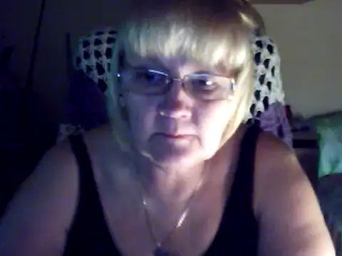 Snapshot of Violet5364 chatting on 03/20/25, 08:40 Violet5364 online show from 03/20/25, 08:40