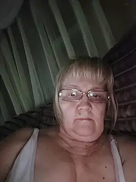 Snapshot of Violet5364 chatting on 04/10/26, 08:46 Violet5364 online show from 04/10/26, 08:46