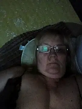 Snapshot of Violet5364 chatting on 04/17/26, 08:45 Violet5364 online show from 04/17/26, 08:45