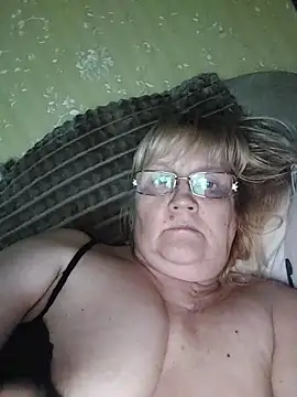 Snapshot of Violet5364 chatting on 06/18/26, 08:35 Violet5364 online show from 06/18/26, 08:35