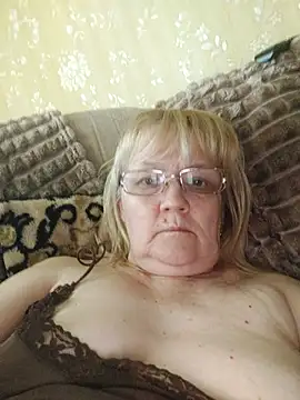 Snapshot of Violet5364 chatting on 06/19/26, 03:49 Violet5364 online show from 06/19/26, 03:49