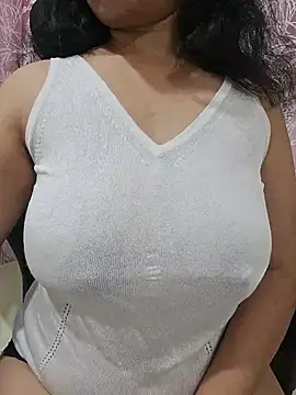 Snapshot of Jassi_Does chatting on 11/16/25, 01:49 Jassi Does online show from 11/16/25, 01:49