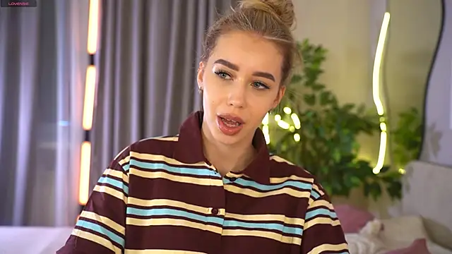 Snapshot of _Spring_Day_ chatting on 02/25/26, 08:13 Spring Day online show from 02/25/26, 08:13