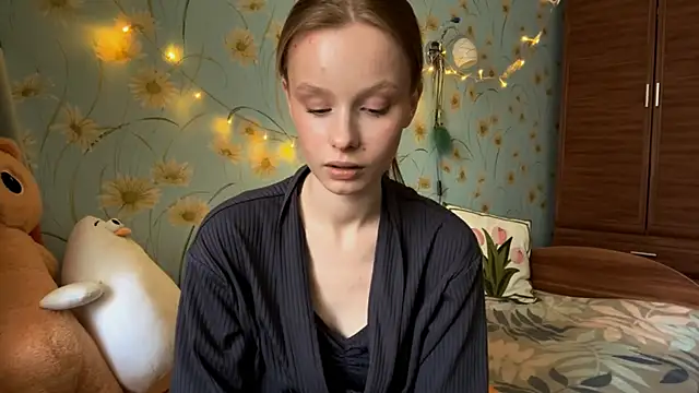 Snapshot of BeckyDwinell chatting on 03/07/25, 01:29 BeckyDwinell online show from 03/07/25, 01:29