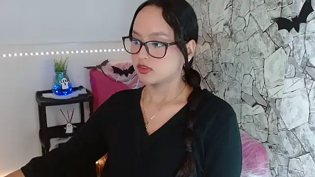 Snapshot of Emilybateee chatting on 10/29/25, 07:26 Emilybateee online show from 10/29/25, 07:26