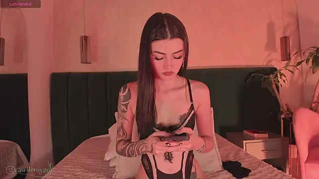Snapshot of Giselle_royy chatting on 06/25/26, 01:26 Giselle royy online show from 06/25/26, 01:26