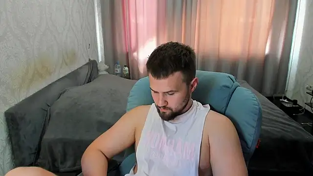 Snapshot of Vladik_b chatting on 07/07/26, 08:51 Vladik b online show from 07/07/26, 08:51