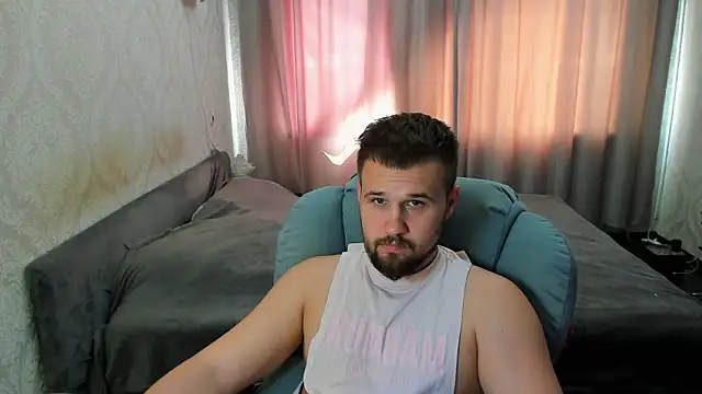 Snapshot of Vladik_b chatting on 07/10/26, 09:01 Vladik b online show from 07/10/26, 09:01