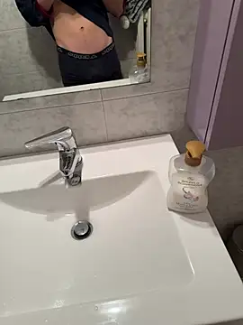 Manuhot001 online show from 02/14/25, 06:12