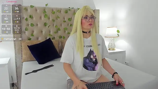 Snapshot of CandieGilson__ chatting on 02/17/25, 06:15 CandieGilson   online show from 02/17/25, 06:15