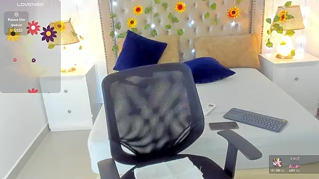 Snapshot of CandieGilson__ chatting on 03/11/25, 06:41 CandieGilson   online show from 03/11/25, 06:41