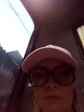 Snapshot of CandieGilson__ chatting on 10/04/25, 10:46 CandieGilson   online show from 10/04/25, 10:46