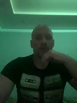 Krzysiekg123 online show from 12/19/25, 07:21