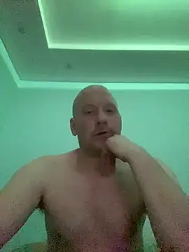 Krzysiekg123 online show from 02/04/26, 06:25