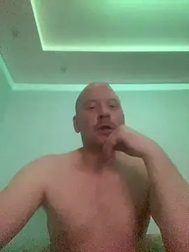 Krzysiekg123 online show from 02/08/26, 08:23