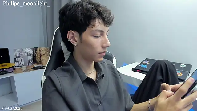 philipe moonlight  online show from 03/10/25, 01:56