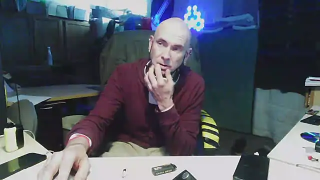 Snapshot of TommyDoggg chatting on 02/14/25, 10:25 TommyDoggg online show from 02/14/25, 10:25