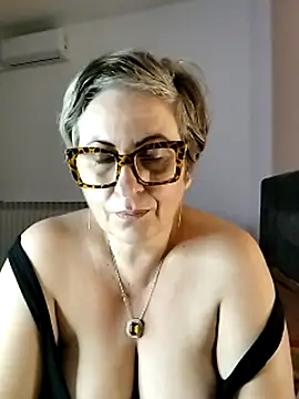 Snapshot of Pumabionda chatting on 10/02/25, 02:40 Pumabionda online show from 10/02/25, 02:40