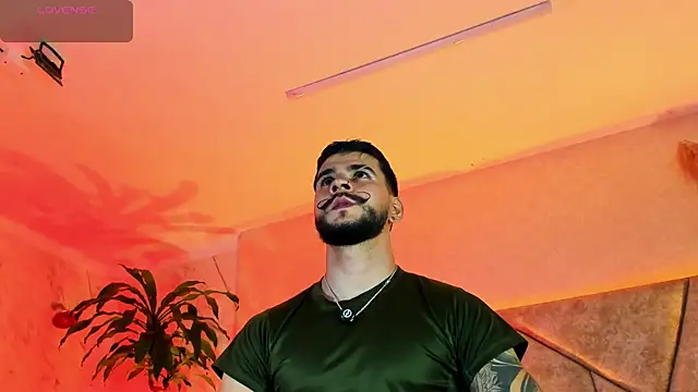 Snapshot of DickGriffith_ chatting on 09/25/25, 12:53 DickGriffith online show from 09/25/25, 12:53