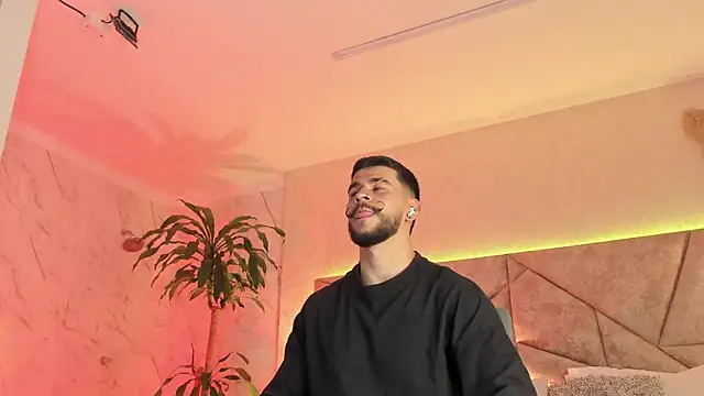 Snapshot of DickGriffith_ chatting on 09/29/25, 12:43 DickGriffith online show from 09/29/25, 12:43