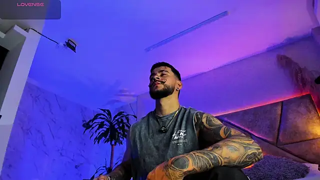 Snapshot of DickGriffith_ chatting on 10/04/25, 12:47 DickGriffith online show from 10/04/25, 12:47