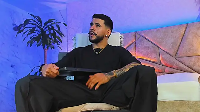 Snapshot of DickGriffith_ chatting on 10/05/25, 11:52 DickGriffith online show from 10/05/25, 11:52