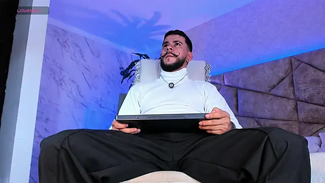 Snapshot of DickGriffith_ chatting on 10/19/25, 12:50 DickGriffith online show from 10/19/25, 12:50