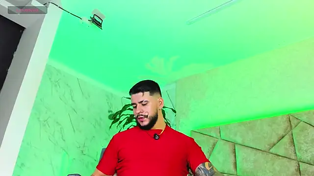 Snapshot of DickGriffith_ chatting on 10/28/25, 10:30 DickGriffith online show from 10/28/25, 10:30